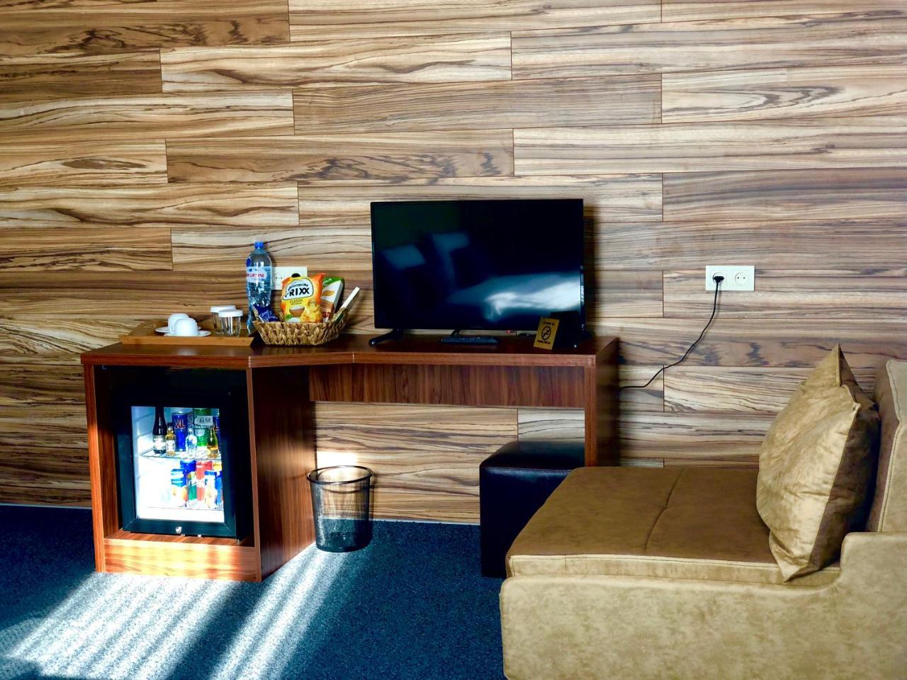 Tbili Hotel Tbilisi Ngoại thất bức ảnh