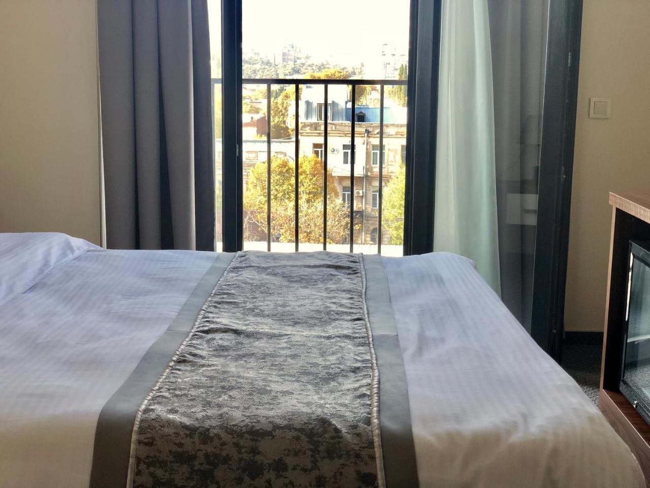 Tbili Hotel Tbilisi Ngoại thất bức ảnh