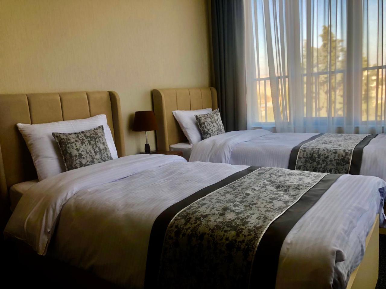 Tbili Hotel Tbilisi Ngoại thất bức ảnh