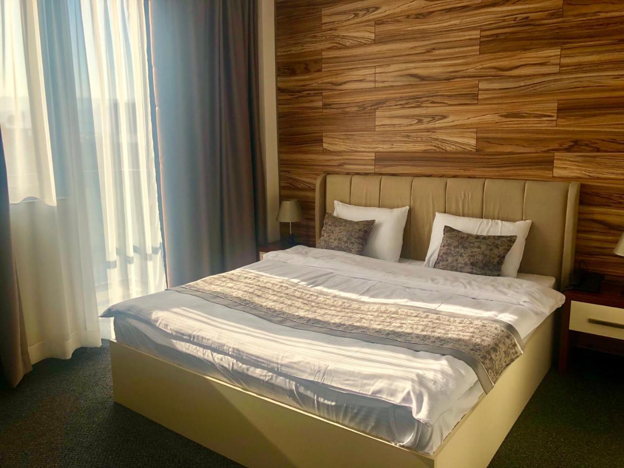 Tbili Hotel Tbilisi Ngoại thất bức ảnh