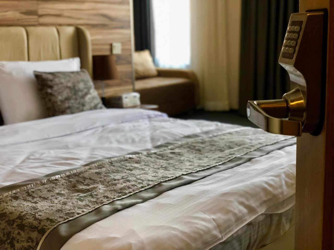 Tbili Hotel Tbilisi Ngoại thất bức ảnh