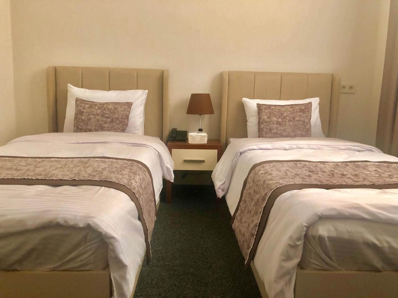 Tbili Hotel Tbilisi Ngoại thất bức ảnh