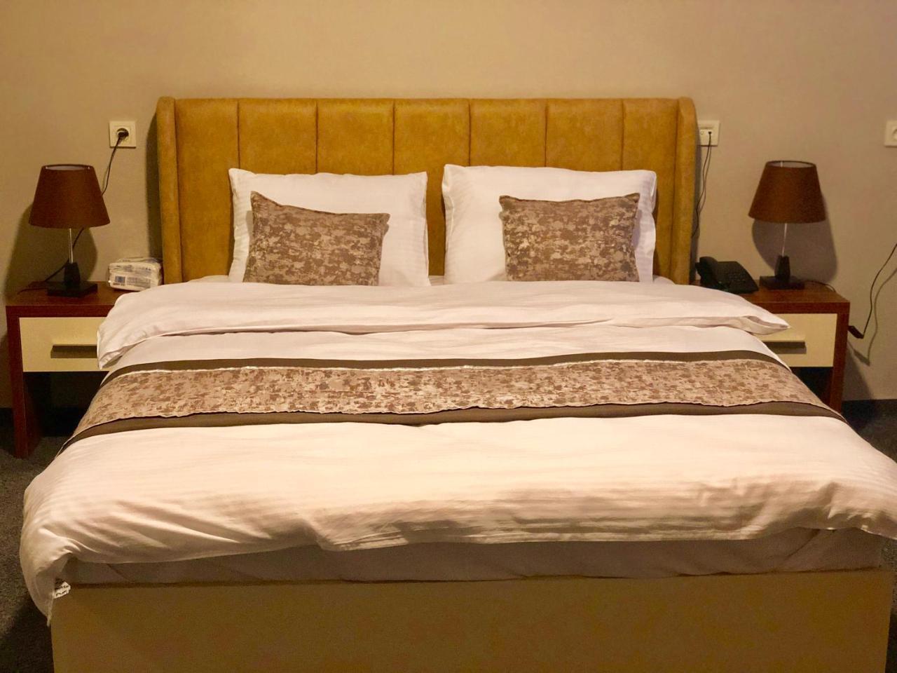 Tbili Hotel Tbilisi Ngoại thất bức ảnh