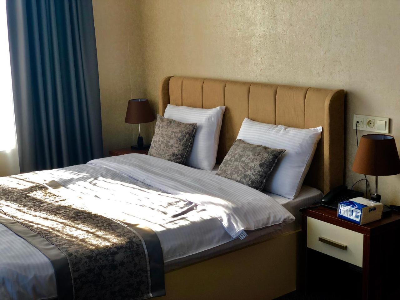 Tbili Hotel Tbilisi Ngoại thất bức ảnh