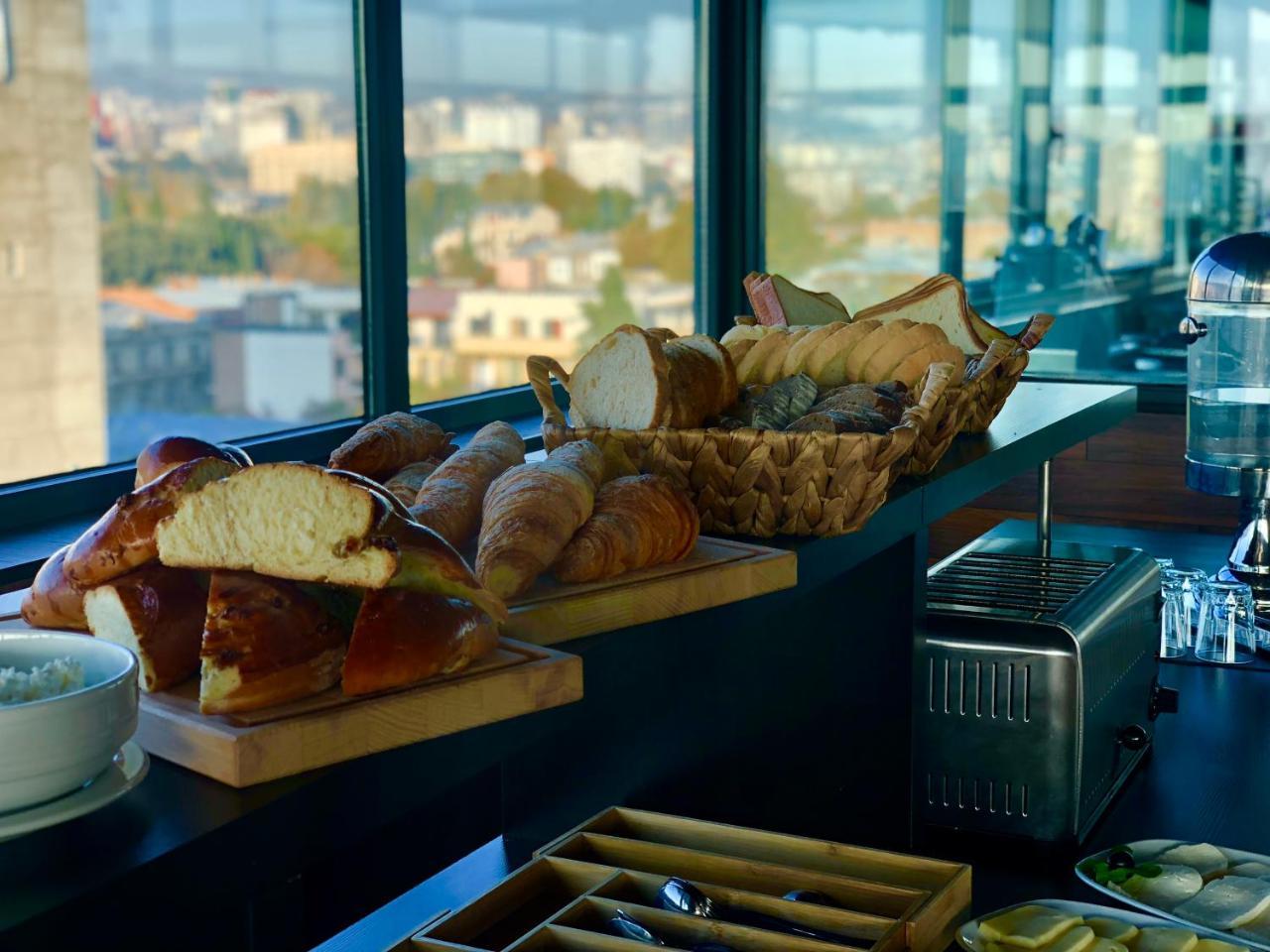 Tbili Hotel Tbilisi Ngoại thất bức ảnh