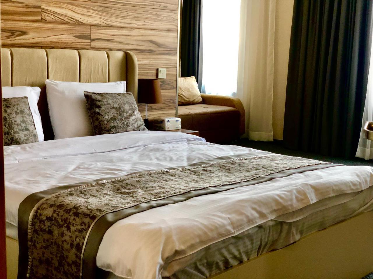 Tbili Hotel Tbilisi Ngoại thất bức ảnh